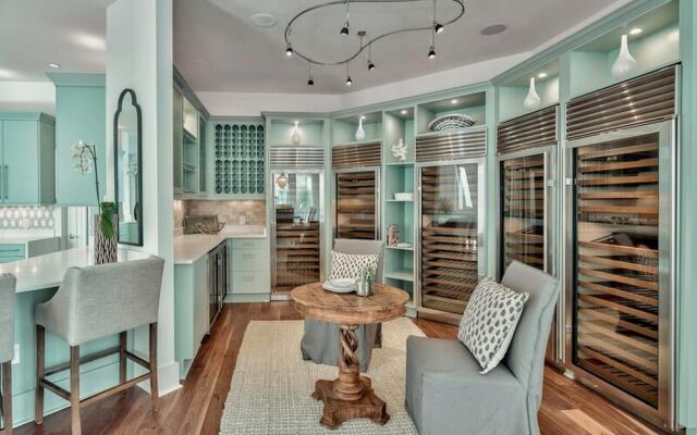 Beaches Be Sippin by Five Star Properties