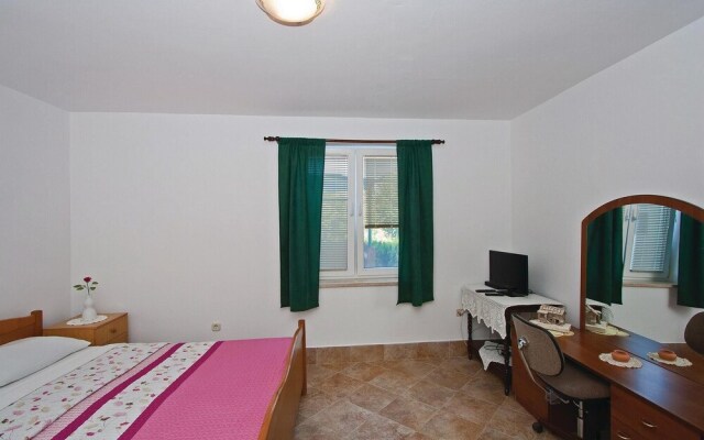 Stunning Home in Liznjan With Wifi and 1 Bedrooms