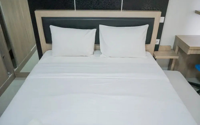 Comfy Studio at Trimezia Beverly Apartment By Travelio