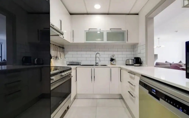 Large 4 Bedroom Sea View Jbr