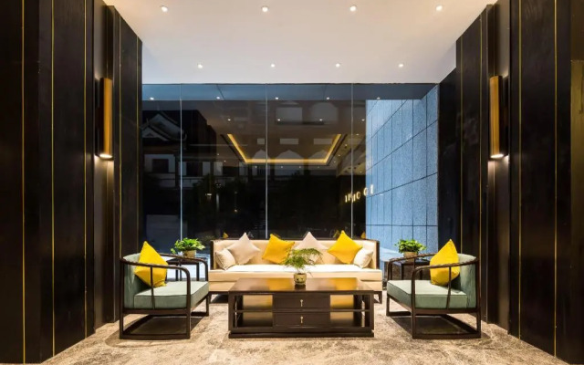 Western Royal Palace Hotel