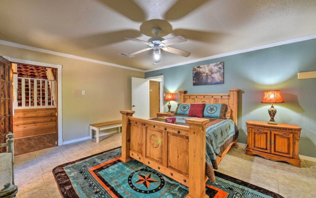 Spacious Conroe Home w/ Foosball & Pool Table!