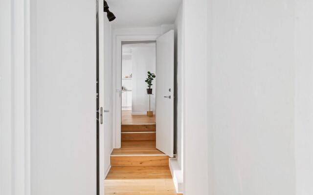 Sanders City - Pleasant 4-bdr Apt in the Capital