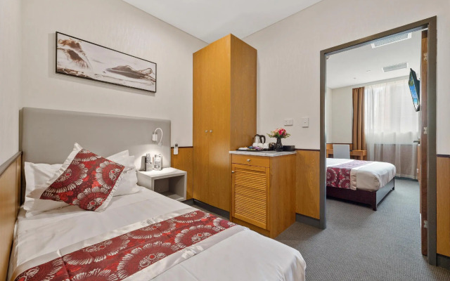 YEHS Hotel Sydney QVB