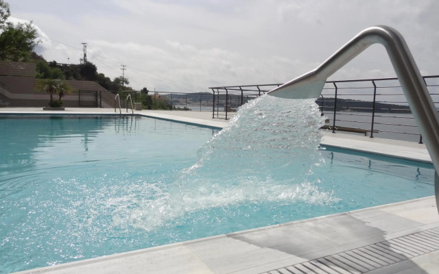 Melina Apartments Pool View