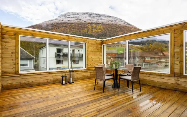 Stryn House - Hotel & Apartments