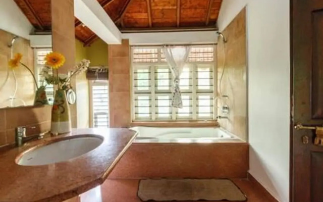 Kerala Style Villa by Stayjade | AC | 4bhk | fishpond