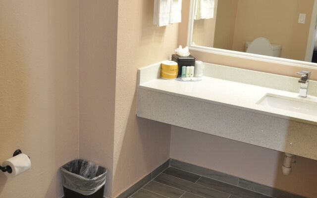 Quality Inn & Suites Plano East - Richardson