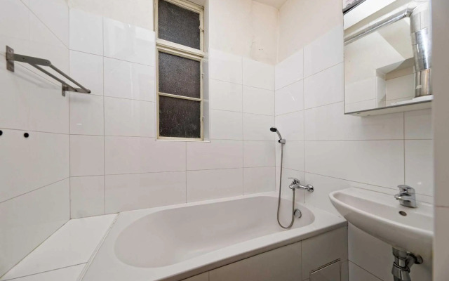 Apartment Manesova 4