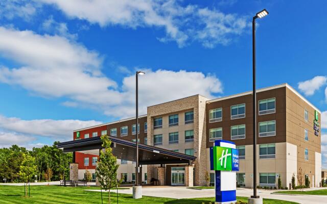 Holiday Inn Express & Suites Parsons, an IHG Hotel