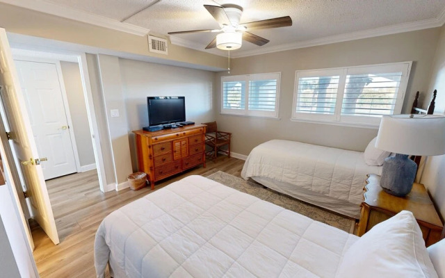 Beach House 202a 2 Bedroom Condo