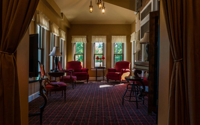 Steele Mansion