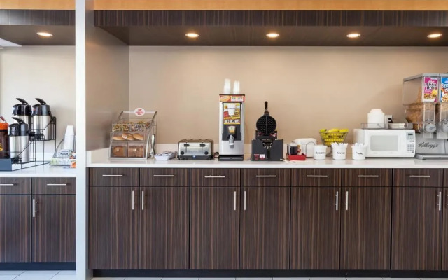 Super 8 Dalton/Convention Center Area