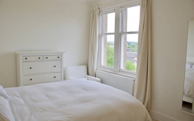 2 Bedroom Flat In Comely Bank
