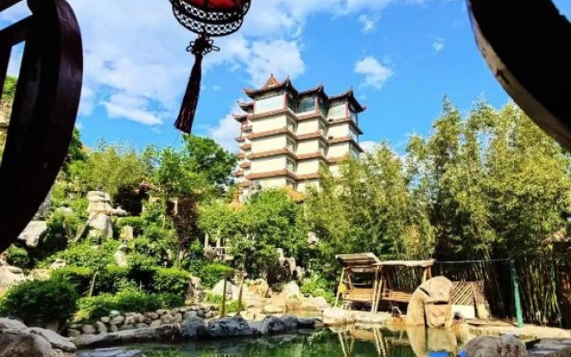 Longmai Hot Spring Bamboo Forest Private Soup Hotel