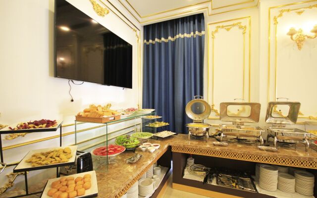 Tuyet Son Hotel