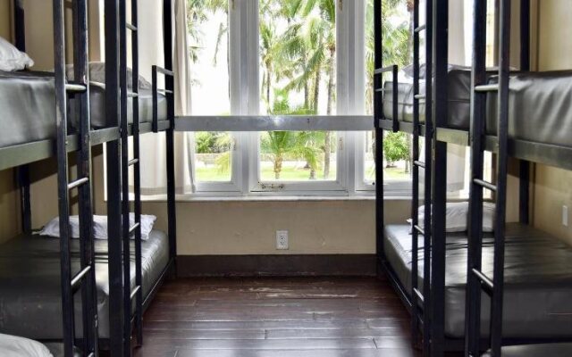 Deco Walk Hostel-Beach Club