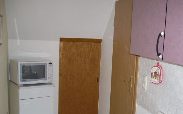 Beautiful Apartment in Wischuer with Fenced Garden