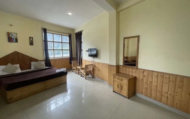 Singh Saab Rooms & Cafe