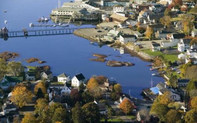 Sprucewood Cabin by RedAwning