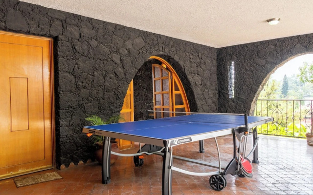 Spacious Cuernavaca House Pool Grill