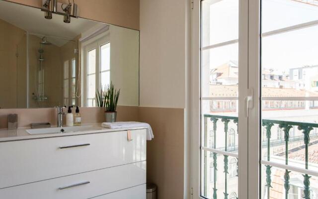 Chiado River View Deluxe Apartment