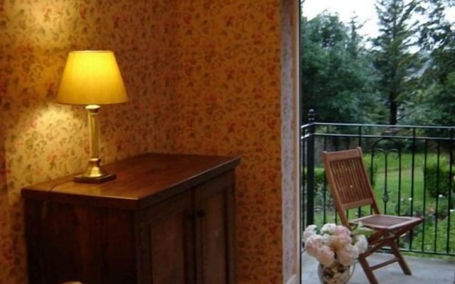 Woodhill House