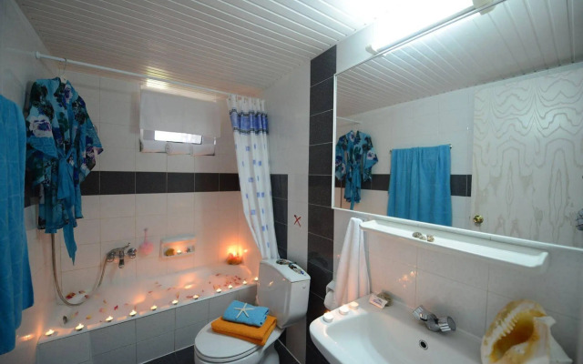 Golden Star Hotel - Adults Only (+16)