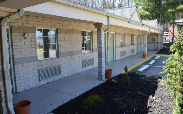 Economy Inn - Akron