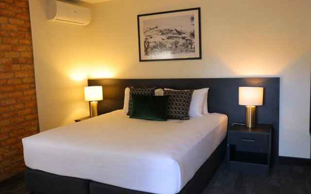 Quality Hotel Robertson Gardens – Guest Rooms – Brisbane