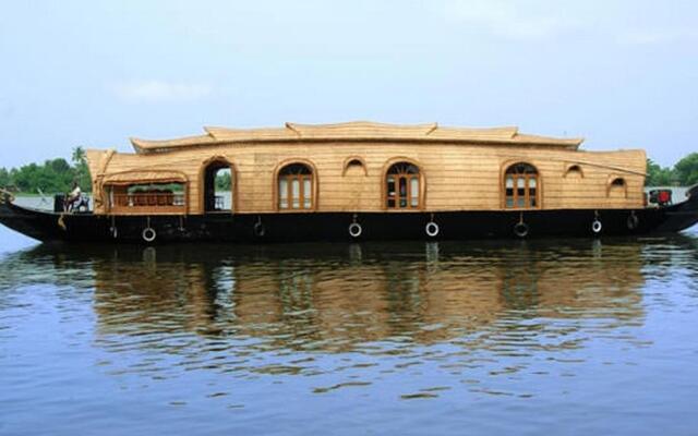 Punnamada Houseboat