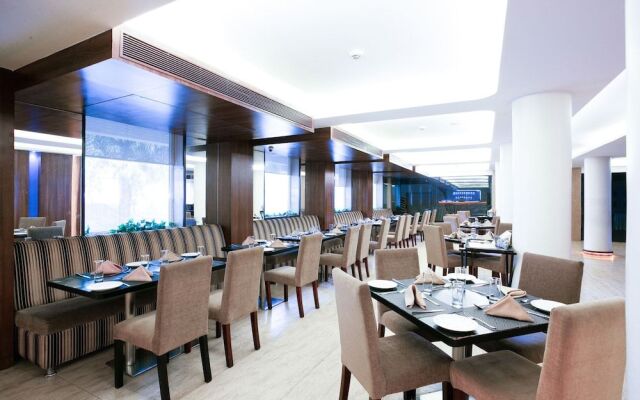 Capital O 45587 The Roa Hotel