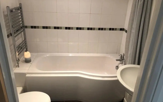 Fabulous, Modern 2 Bed Flat in Central Cardiff