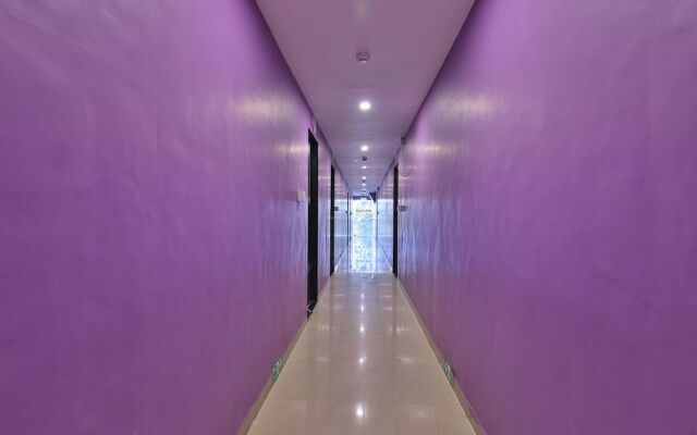 OYO 24833 Hotel Silver
