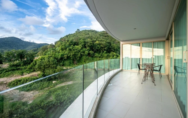 Spacious Apartment With Jacuzzi and Ocean View