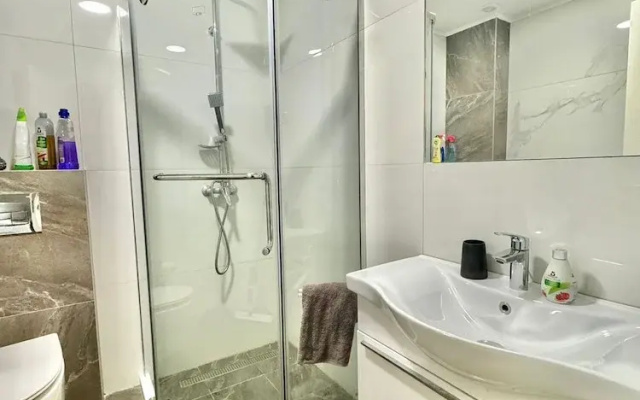 Modern One Bedroom Apartment