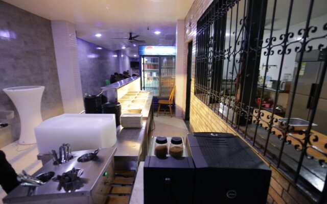 HalfWay House Hostel - Mactan Cebu Airport