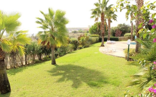 Great 2 bedroom apartment with communal pool
