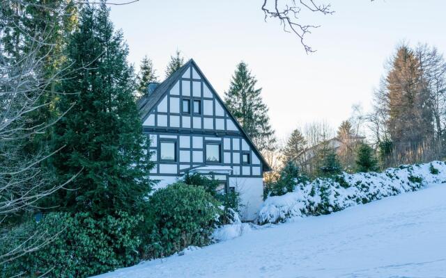Quaint Holiday Home near Ski Area in Neuastenberg