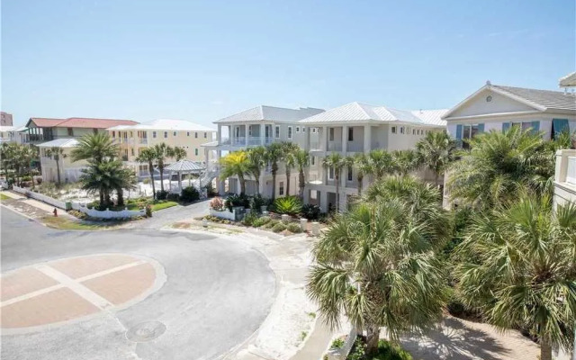 Seabreeze 5 Bedroom Home by RedAwning