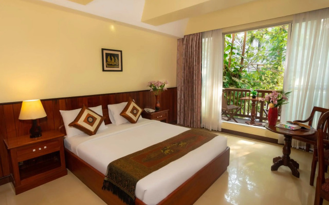 City River Hotel