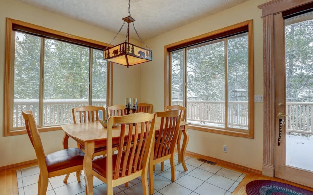 18 Hickory Pet-friendly Home With Expansive View of Pines by Redawning