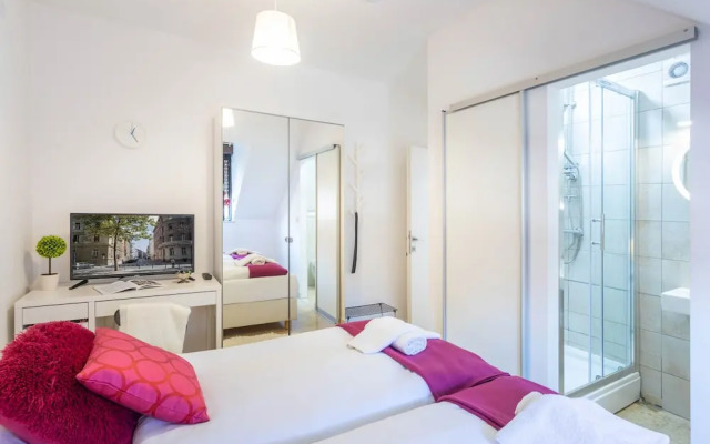 Bright and Cozy Duplex Near City Center