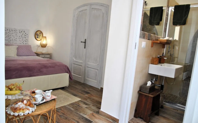 Room in B&B - Mariasofia Master Suite With Private Bathroom