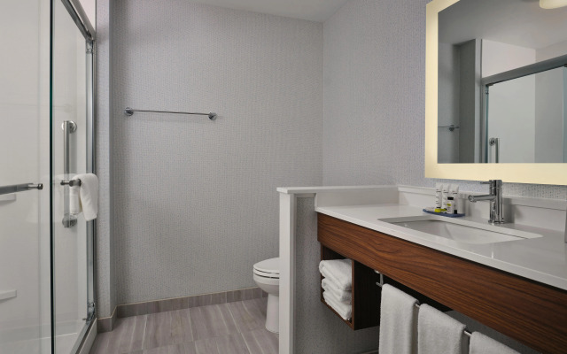 Holiday Inn Express & Suites Lockport by IHG