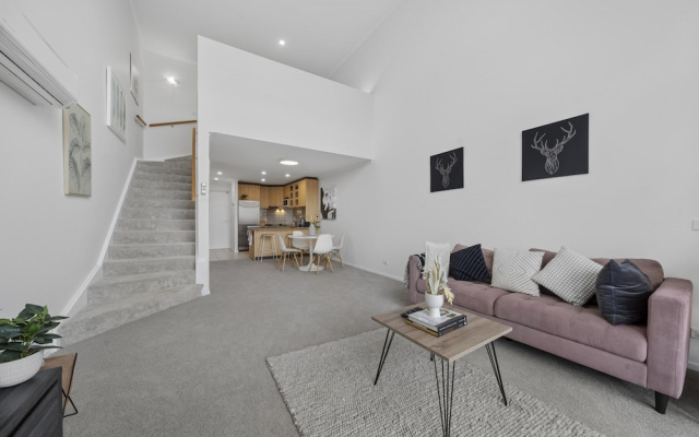 Loft-style CBD 1-bed With Rooftop Terrace & BBQ – Guest Rooms – Canberra