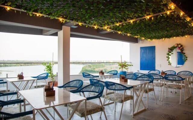 Hotel Lake View Airport Zone