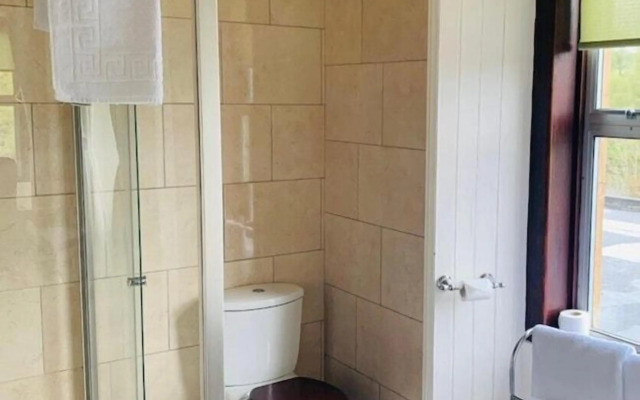Invershin Hotel Bunkhouse & Bar