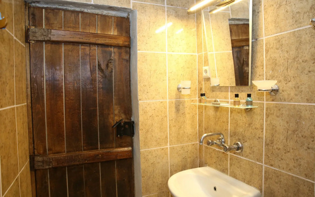 Yasin's Place Backpackers Cave Hotel