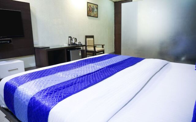 OYO 14867 Hotel Aashadeep